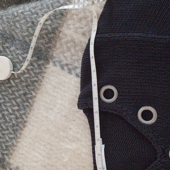 Lulu-B Grommet black knit Vneck sweater L - Picture 3 of 14